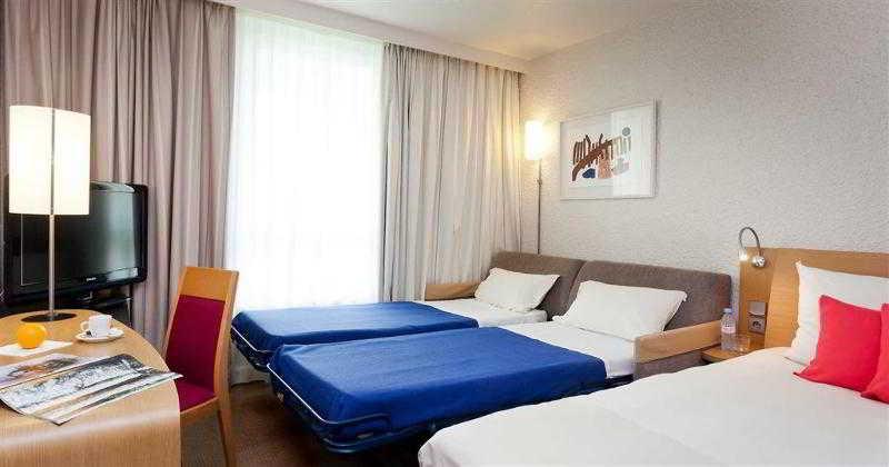 Novotel Nantes Centre Gare Exterior foto